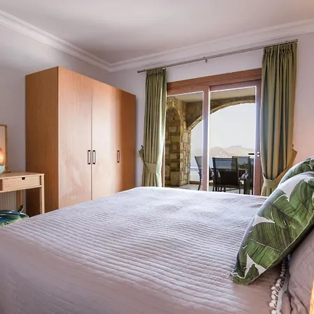 With Pool And Sea View In Yalikavak Bd4148 בודרום
